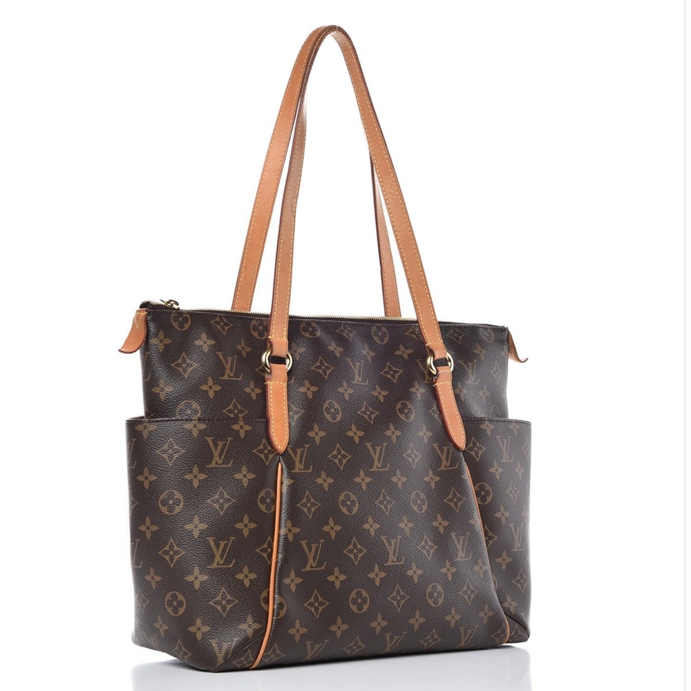 ✨ SOLD ✨ Louis Vuitton Monogram Totally MM